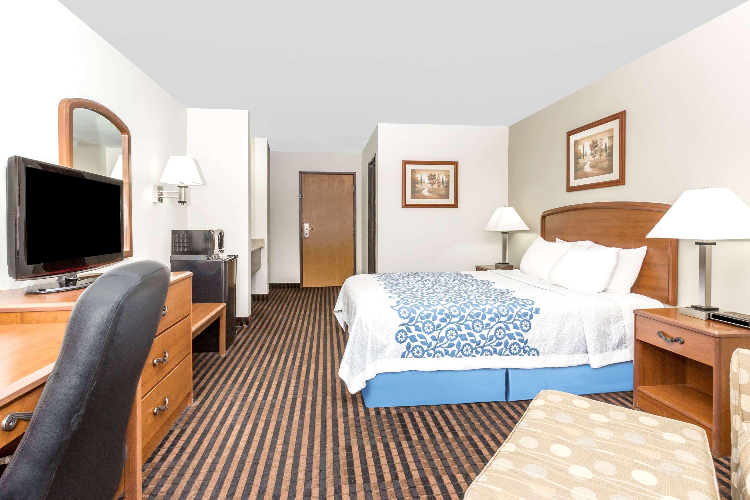 Days Inn By Wyndham Sidney Ne Exterior foto